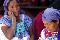 noviembre del 2014. Amatenango del Valle. La tradición de la alfarería tradicional de las comunidades tsentales se encuentra presente en las manos de las mujeres de esta comunidad de los Altos de Chiapas, quienes manifiestan preocupación por la proliferac