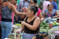 Viernes 2 de diciembre del 2016. Tuxtla Gutiérrez. Polémica política es causada por la decisión de los locatarios del Mercado Viejo de salir a la calle para competir con el ambulantaje en el primer cuadro de Tuxtla