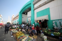 Viernes 2 de diciembre del 2016. Tuxtla Gutiérrez. Polémica política es causada por la decisión de los locatarios del Mercado Viejo de salir a la calle para competir con el ambulantaje en el primer cuadro de Tuxtla