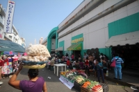 Viernes 2 de diciembre del 2016. Tuxtla Gutiérrez. Polémica política es causada por la decisión de los locatarios del Mercado Viejo de salir a la calle para competir con el ambulantaje en el primer cuadro de Tuxtla