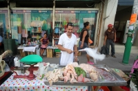 Viernes 2 de diciembre del 2016. Tuxtla Gutiérrez. Polémica política es causada por la decisión de los locatarios del Mercado Viejo de salir a la calle para competir con el ambulantaje en el primer cuadro de Tuxtla