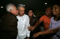 LAndrés Manuel López Obrador a su llegada a la reunión informativa en Tuxtla donde da a conocer las propuestas sociales de su Proyecto de Nación