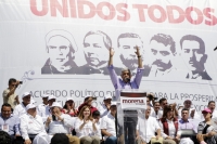 Foto/JH Domingo 19 de febrero del 2017. Tuxtla Gutiérrez. Andrés Manuel López Obrador reúne a sus simpatizantes este medio día en el parque Morelos-Bicentenario