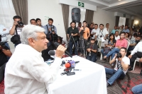 Sábado 19 de mayo del 2012. Tuxtla Gutiérrez, Chiapas. Andrés Manuel López Obrador, Aspirante a la Presidencia por las Izquierdas de México, habla en el estado originario de Elba Ester Gordillo sobre acabar con el corporativismo sindical en el paÃs. Sábado 19 de mayo del 2012. Tuxtla Gutiérrez, Chiapas. Andrés Manuel López Obrador, Aspirante a la Presidencia por las Izquierdas de México, habla en el estado originario de Elba Ester Gordillo sobre acabar con el corporativismo sindical en el paÃs.
