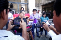 Martes 3 de marzo del 2015. Tuxtla Gutiérrez. Redes y Colectivos dan a conocer en la entrada del congreso local la resolución favorable del amparo indirecto para el acceso al matrimonio igualitario en Chiapas.