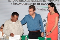 Viernes 5 de septiembre del 2014. Tuxtla Gutiérrez. Ananías Laparra, campesino detenido injustamente y torturado hace años en Chiapas recibe el Reconocimiento de Responsabilidad del Estado y de Inocencia en Acto Público donde asiste Manuel Velazco Cuello,