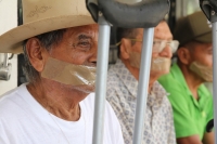 Martes 3 de noviembre del 2015. Chicoasen. Un grupo de ancianos se mantiene en huelga de hambre en las instalaciones de la Casa Ejidal para exigir el respeto de las tierras comunales donde CFE está afectando y destruyendo el entorno ecológico del lugar du Martes 3 de noviembre del 2015. Chicoasen. Un grupo de ancianos se mantiene en huelga de hambre en las instalaciones de la Casa Ejidal para exigir el respeto de las tierras comunales donde CFE está afectando y destruyendo el entorno ecológico del lugar du