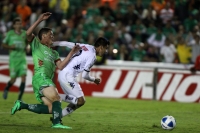 Sábado 4 de diciembre del 2014. Tuxtla Gutiérrez. Acciones del partido entre Jaguares de Chiapas y los tiburones de Veracruz, esta noche en el estadio Zoque de la capital del estado de Chiapas.