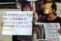 Domingo 7 de agosto del 2012. Tuxtla Gutiérrez, Chiapas. Familias tuxtlecas y de Chiapas se manifiestan en contra del maltrato animal en los circos que llegan a este estado del sureste de México.
