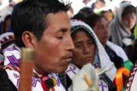 Martes 22 de diciembre del 2015. San Pedro Chenalho. Los sobrevivientes de la masacre de 45 indígenas en la comunidad Acteal en 1997, conmemoran esta mañana los 18 años de ocurrido este hecho con jornadas de ayuno y oración en esta localidad de la región 