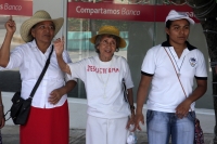 Sábado 10 de septiembre del 2016. Tuxtla Gutiérrez. Algunos de los participantes de la marcha convocada por grupos católicos en contra de las uniones y bodas entre personas del mismo sexo realizan un “adoración motivacional” esta mañana