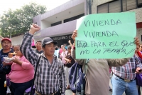 Lunes 16 de diciembre del 2013. Tuxtla Gutiérrez. Miembros de Antorcha Campesina se manifiestan en las instalaciones de la SEDATU para exigir el cumplimiento de las minutas de acuerdo entre la administración estatal y esta organización social. Los militan Lunes 16 de diciembre del 2013. Tuxtla Gutiérrez. Miembros de Antorcha Campesina se manifiestan en las instalaciones de la SEDATU para exigir el cumplimiento de las minutas de acuerdo entre la administración estatal y esta organización social. Los militan