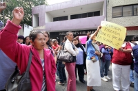 Lunes 16 de diciembre del 2013. Tuxtla Gutiérrez. Miembros de Antorcha Campesina se manifiestan en las instalaciones de la SEDATU para exigir el cumplimiento de las minutas de acuerdo entre la administración estatal y esta organización social. Los militan