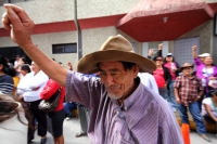 Lunes 16 de diciembre del 2013. Tuxtla Gutiérrez. Miembros de Antorcha Campesina se manifiestan en las instalaciones de la SEDATU para exigir el cumplimiento de las minutas de acuerdo entre la administración estatal y esta organización social. Los militan