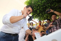Domingo 19 de julio del 2015. Tuxtla Gutiérrez. Paco Rojas votando.