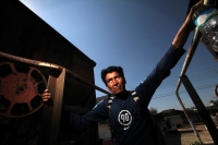 Martes 4 de Febrero del 2014. Arriaga. Migrantes originarios de Honduras y El Salvador sufren asaltos y maltratos durante el trayecto a los EEUU esperan la llegada del tren en la estación de carga de la ciudad de Arriaga donde viajaran en los techos de lo