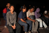 Miércoles 6 de agosto del 2014. Arriaga. Cientos de centroamericanos suben esta madrugada a los vagones del tren para continuar en la “ruta férrea” del migrante hacia la próxima estación en Oaxaca donde continuaran intentando llegar a la frontera norte.