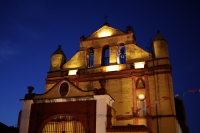 Domingo 25 de enero del 2015. San Cristóbal de las Casas. La arquitectura colonial se aprecia en la belleza de los atardeceres provincianos del sureste de México.