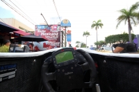 Lunes 6 de enero del 2014. Tuxtla Gutiérrez. Alan Stefano, piloto chiapaneco presenta el nuevo auto de competencia acompañado de los reporteros y comunicadores.