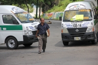 Lunes 9 de Septiembre del 2013. Tuxtla Gutiérrez. Las unidades del autotransporte tuxtleco continúan bloqueando el crucero de la novena sur en la 11 poniente.