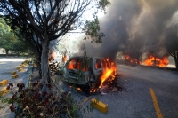 Martes 20 de diciembre del 2016. Tuxtla Gutiérrez. Varios vehículos fueron incendiados esta mañana durante el atentado a las instalaciones de la Secretaria de Educación de Chiapas sin que a la hora se tengan informes de quien ocasionara el siniestro.