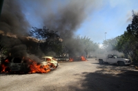 Martes 20 de diciembre del 2016. Tuxtla Gutiérrez. Varios vehículos fueron incendiados esta mañana durante el atentado a las instalaciones de la Secretaria de Educación de Chiapas sin que a la hora se tengan informes de quien ocasionara el siniestro.