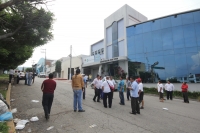 Martes 10 de septiembre del 2013. Tuxtla Gutiérrez. Miembros del autotransporte que se manifiestan en el cruce de la novena sur y 11 poniente denuncian las agresiones de golpeadores provocados por quienes manejan el pulpo las concesiones otorgadas por la 