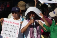 Domingo 16 de noviembre del 2014. Tuxtla Gutiérrez, Estudiantes y organizaciones sociales acompañan a la brigada Daniel Solís Gallardo de padres de familia de los desaparecidos y estudiantes de Ayotzinapa durante la marcha y mitin político en la capital d
