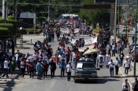 Domingo 16 de noviembre del 2014. Tuxtla Gutiérrez, Estudiantes y organizaciones sociales acompañan a la brigada Daniel Solís Gallardo de padres de familia de los desaparecidos y estudiantes de Ayotzinapa durante la marcha y mitin político en la capital d