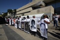 Domingo 16 de noviembre del 2014. Tuxtla Gutiérrez, Estudiantes y organizaciones sociales acompañan a la brigada Daniel Solís Gallardo de padres de familia de los desaparecidos y estudiantes de Ayotzinapa durante la marcha y mitin político en la capital d
