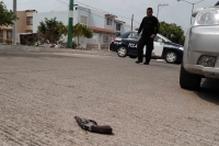 Viernes 24 de mayo del 2013. Tuxtla Gutiérrez. Un sujeto perdió la vida asesinado en su domicilio del fraccionamiento San Fernando donde los vecinos reportaron el suceso este medio día.