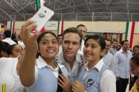 Miércoles 24 de febrero del 2016. Tuxtla Gutiérrez. Este medio día se lleva a cabo la ceremonia de abanderamiento de las escoltas del sistema escolar en de este estado del sureste de México. En la imagen Manuel Velazco Coello, gobernador de Chiapas se tom