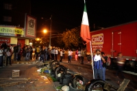 Martes 13 de septiembre del 2016. Tuxtla Gutiérrez. Las barricadas del Movimiento Magisterial continúan en alerta en las noches previas a las fiestas patrias