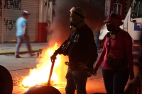 Martes 13 de septiembre del 2016. Tuxtla Gutiérrez. Las barricadas del Movimiento Magisterial continúan en alerta en las noches previas a las fiestas patrias