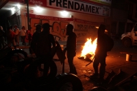 Martes 13 de septiembre del 2016. Tuxtla Gutiérrez. Las barricadas del Movimiento Magisterial continúan en alerta en las noches previas a las fiestas patrias