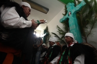 Jueves 28 de julio del 2016. San Juan Chamula. Mateo Gómez Gómez recibe esta mañana el bastón de mando Chamula según los usos y costumbres de las comunidades y parajes de esta localidad de los altos de Chiapas. El nuevo presidente junto con las nuevas aut