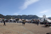 Jueves 28 de julio del 2016. San Juan Chamula. Mateo Gómez Gómez recibe esta mañana el bastón de mando Chamula según los usos y costumbres de las comunidades y parajes de esta localidad de los altos de Chiapas. El nuevo presidente junto con las nuevas aut Jueves 28 de julio del 2016. San Juan Chamula. Mateo Gómez Gómez recibe esta mañana el bastón de mando Chamula según los usos y costumbres de las comunidades y parajes de esta localidad de los altos de Chiapas. El nuevo presidente junto con las nuevas aut