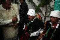 Jueves 28 de julio del 2016. San Juan Chamula. Mateo Gómez Gómez recibe esta mañana el bastón de mando Chamula según los usos y costumbres de las comunidades y parajes de esta localidad de los altos de Chiapas. El nuevo presidente junto con las nuevas aut Jueves 28 de julio del 2016. San Juan Chamula. Mateo Gómez Gómez recibe esta mañana el bastón de mando Chamula según los usos y costumbres de las comunidades y parajes de esta localidad de los altos de Chiapas. El nuevo presidente junto con las nuevas aut