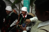 Jueves 28 de julio del 2016. San Juan Chamula. Mateo Gómez Gómez recibe esta mañana el bastón de mando Chamula según los usos y costumbres de las comunidades y parajes de esta localidad de los altos de Chiapas. El nuevo presidente junto con las nuevas aut