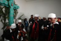Jueves 28 de julio del 2016. San Juan Chamula. Mateo Gómez Gómez recibe esta mañana el bastón de mando Chamula según los usos y costumbres de las comunidades y parajes de esta localidad de los altos de Chiapas. El nuevo presidente junto con las nuevas aut