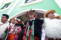 Jueves 28 de julio del 2016. San Juan Chamula. Mateo Gómez Gómez recibe esta mañana el bastón de mando Chamula según los usos y costumbres de las comunidades y parajes de esta localidad de los altos de Chiapas. El nuevo presidente junto con las nuevas aut
