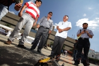 Martes 11 de noviembre del 2014. Tuxtla Gutiérrez. El Notario Público Horacio Culebro Borrayas encabeza la quema de credenciales del PRD en Chiapas.