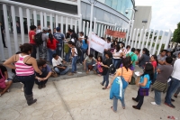 Lunes 10 de septiembre del 2012. Tuxtla Gutiérrez, Chiapas. Estudiantes de varias universidades protestan en la Torre Chiapas para exigir que les sean entregados los fondos de la Beca PRONABES que ha sido retenido por las autoridades locales.