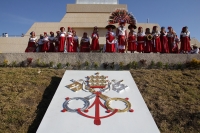 Lunes 15 de febrero del 2016. Tuxtla Gutiérrez. El Papa Francisco bendice desde el aire el Cristo de Copoya