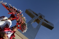 Lunes 15 de febrero del 2016. Tuxtla Gutiérrez. El Papa Francisco bendice desde el aire el Cristo de Copoya