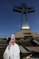 Lunes 15 de febrero del 2016. Tuxtla Gutiérrez. El Papa Francisco bendice desde el aire el Cristo de Copoya