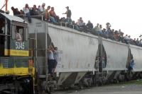 Lunes 16 de julio del 2012. Arriaga, Chiapas. El ferrocarril reinicia sus actividades con una nueva carga humana desde la ciudad de los vientos, donde cientos de centroamericanos esperaron por semanas para abordar los vagones y continuar con la esperanza 