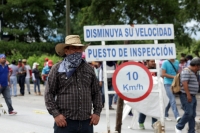 Jueves 21 de julio del 2016. Tuxtla Gutiérrez. Esta mañana reinician los bloqueos del Movimiento Magisterial en protesta de la Reforma Educativa en México, con lo que el tráfico en las entradas de la capital del estado de Chiapas es detenido totalmente de