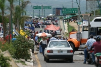 Lunes 27 de junio del 2016. Tuxtla Gutiérrez. Foto/CD. Esta mañana inician los bloqueos que el movimiento magisterial realiza en diferentes puntos carreteros de en el estado de Chiapas. En la imagen la manifestación en la entrada oriente de la capital de 