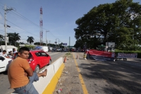Miércoles 5 de noviembre del 2014. Tuxtla Gutiérrez, Aspectos de los bloqueos y manifestaciones de estudiantes y maestros realizadas en apoyo a los desaparecidos de Ayotzinapa.